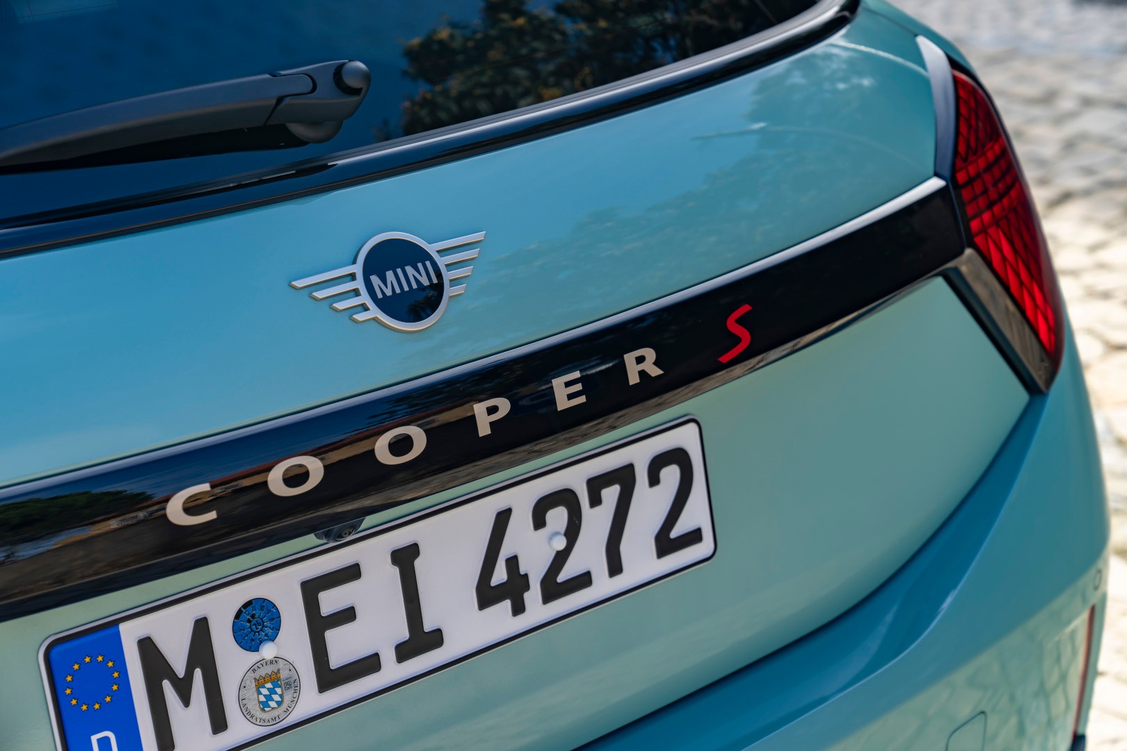 MINI COOPER – jedinstvena AURA ZA NOVU ERU
MINI COOPER – jedinstvena AURA ZA NOVU ERU
